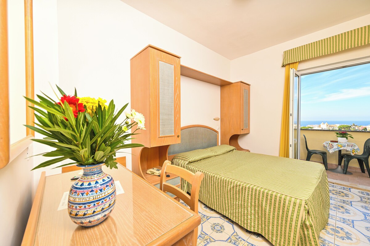 Prenotazioni Vacanza Terme a Giugno Hotel Tramonto d’Oro Forio d’Ischia con cure termali e piscine interne